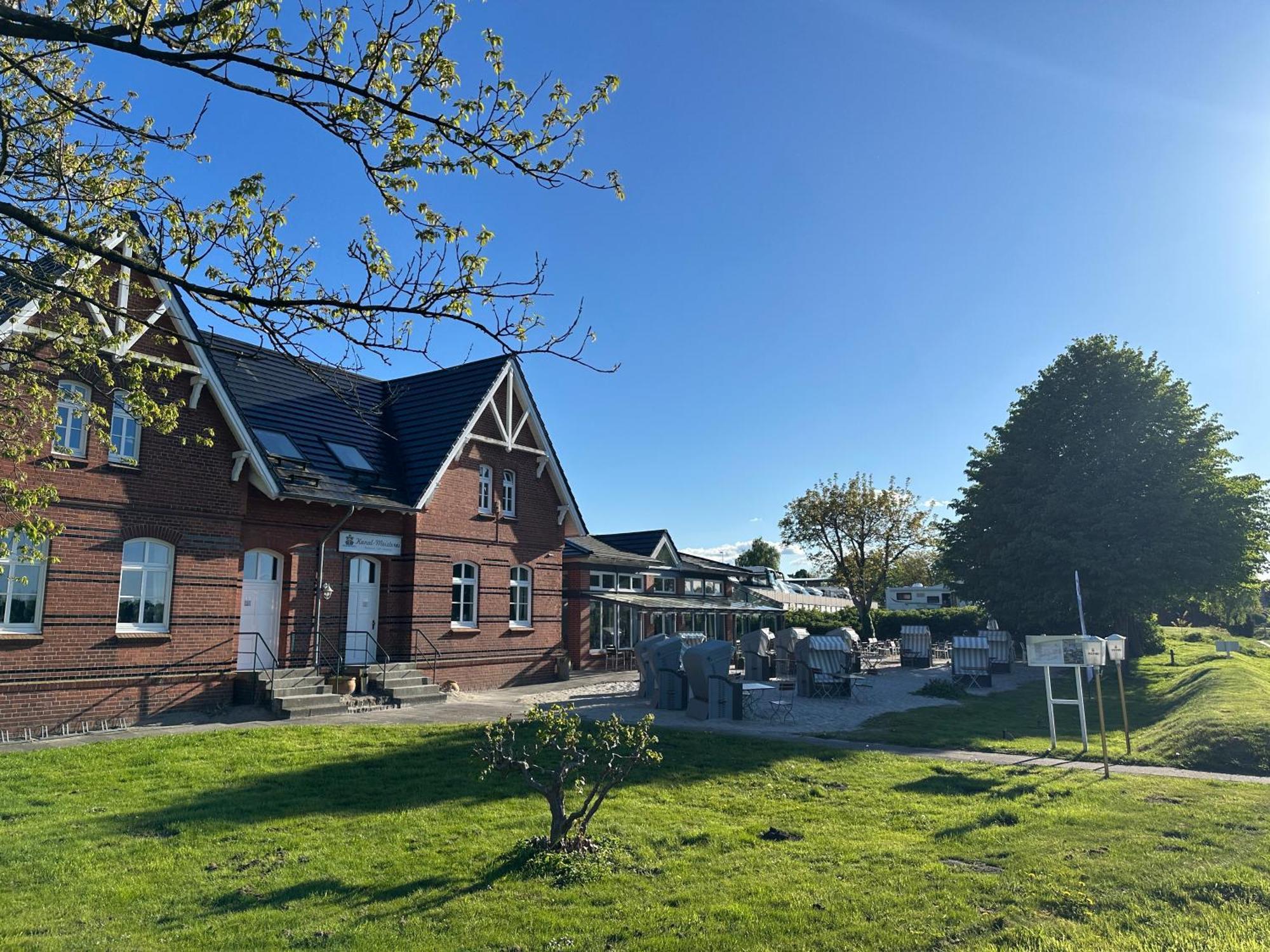 Kanal-Haus "Das Gaestehaus Direkt Am Nok" Osterrönfeld Dış mekan fotoğraf